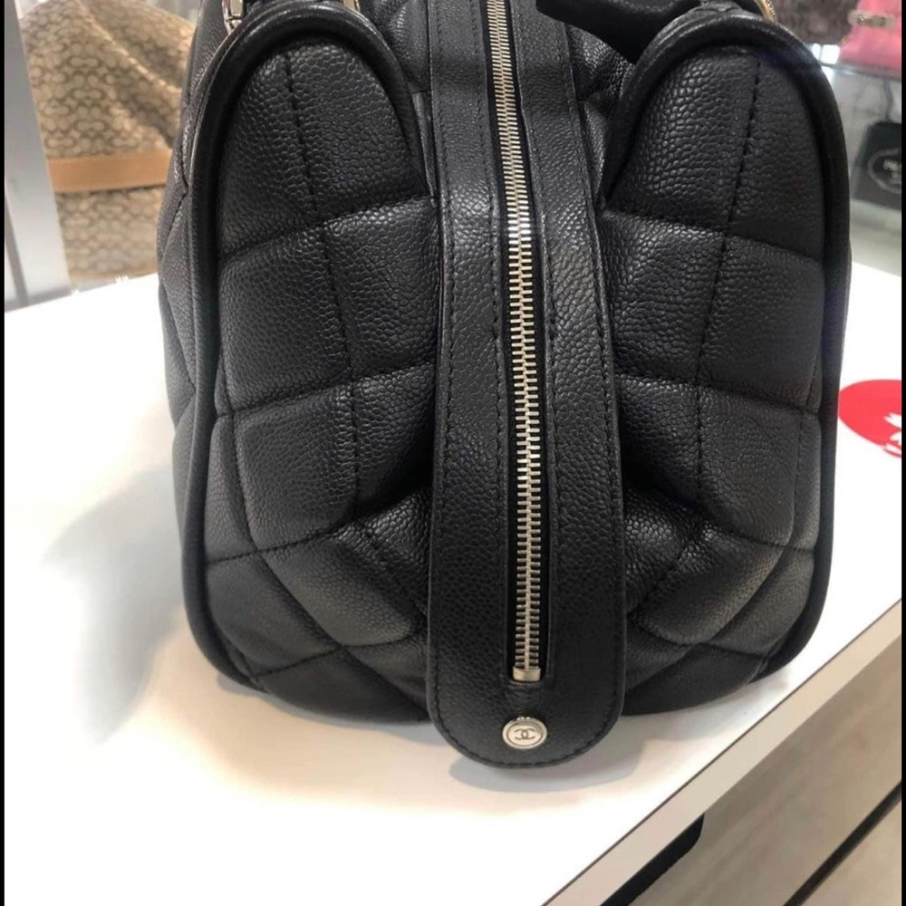 🖤 CHANEL Black Quilted Caviar Leather Timeless Classics Large Bowler Bag. - Picture 6 of 9